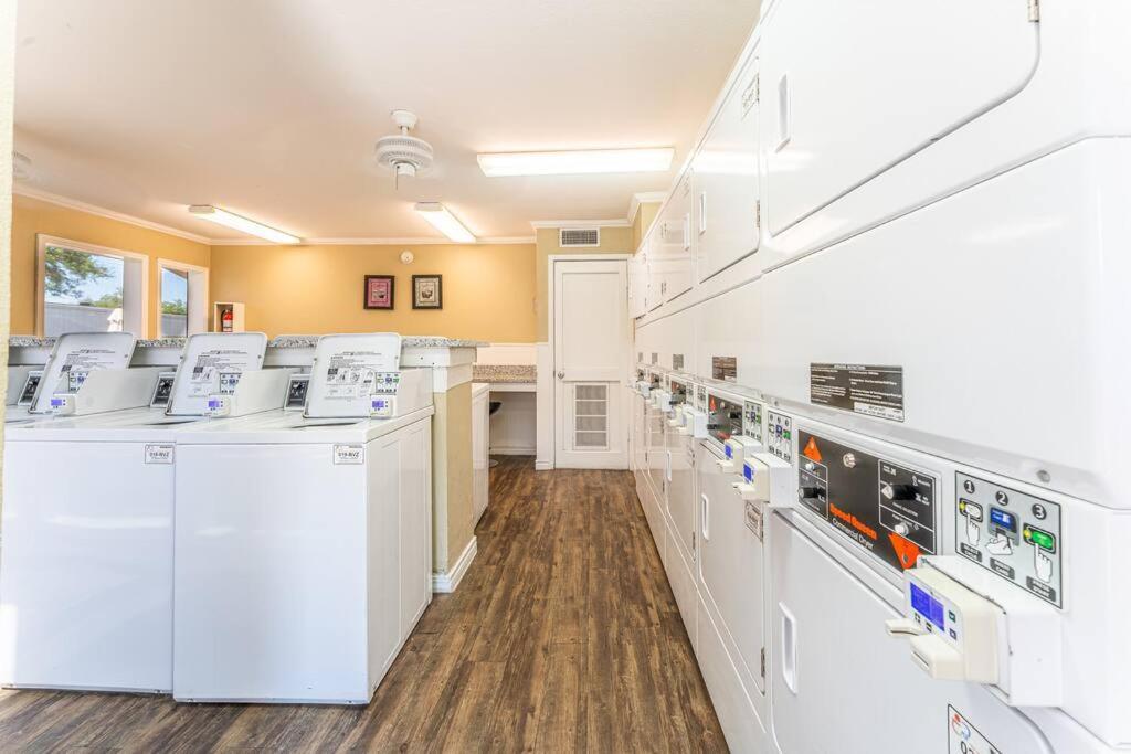 Central 1Br King Bed Suites, Close To Downtown & Domain オースティン エクステリア 写真